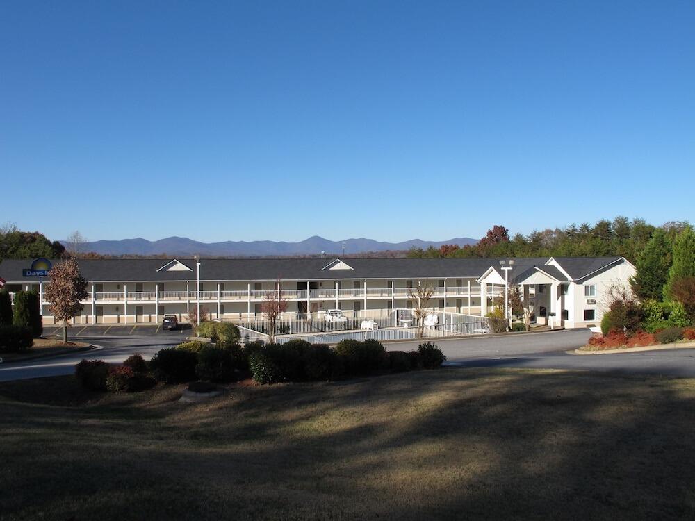 Picture of Days Inn by Wyndham Dahlonega University Area