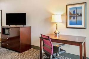 Picture of La Quinta Inn & Suites by Wyndham Houston Magnolia