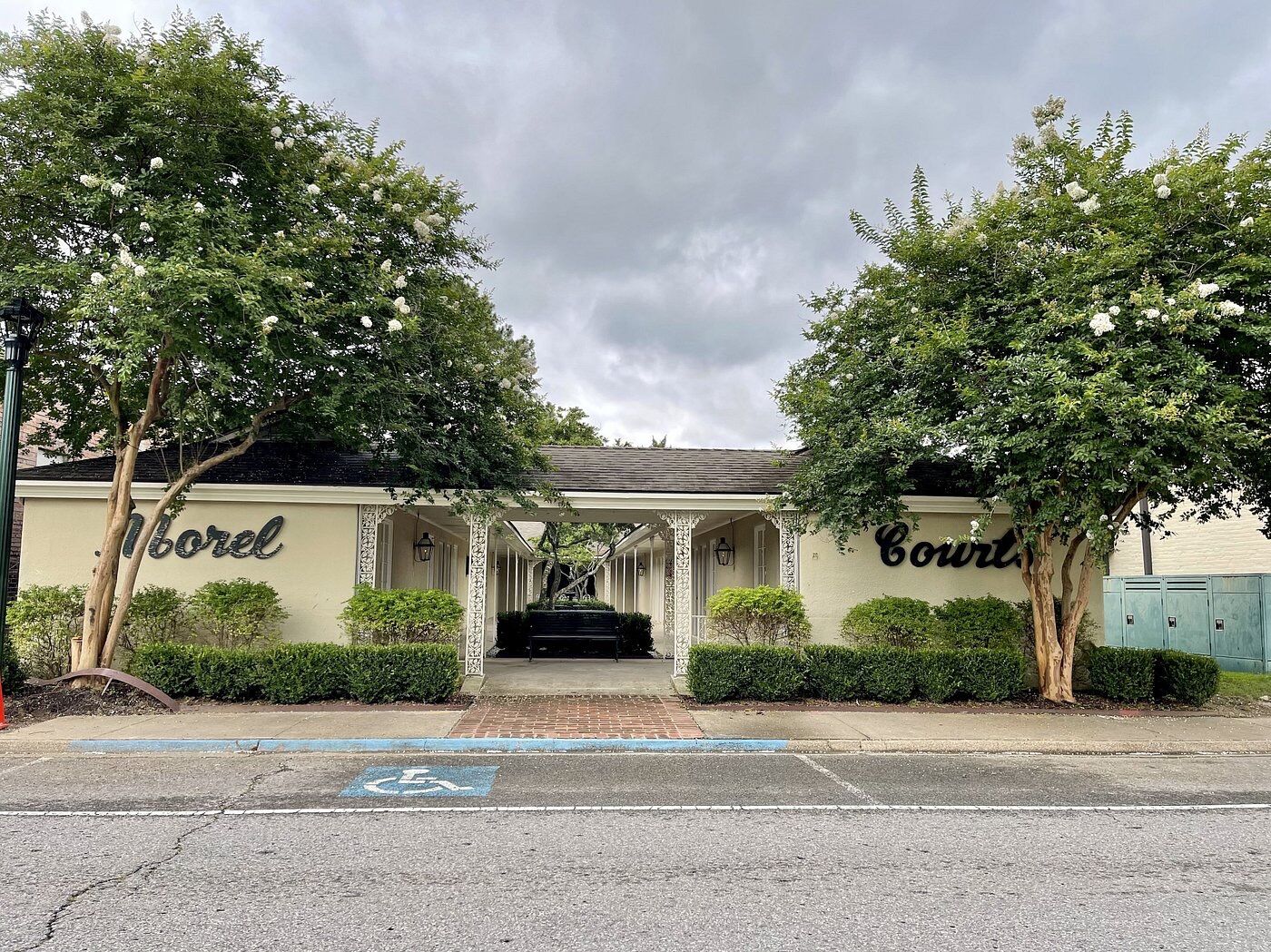 Picture of Morel's Courtyard Inn