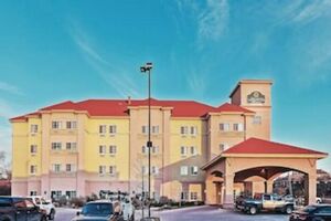 Picture of La Quinta Inn & Suites by Wyndham Decatur