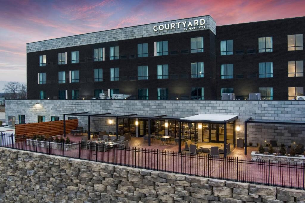 Picture of Courtyard Jefferson City