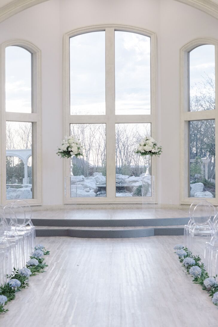 Ceremony Altar With Acrylic Decor at Knotting Hill Place in Little Elm, Texas