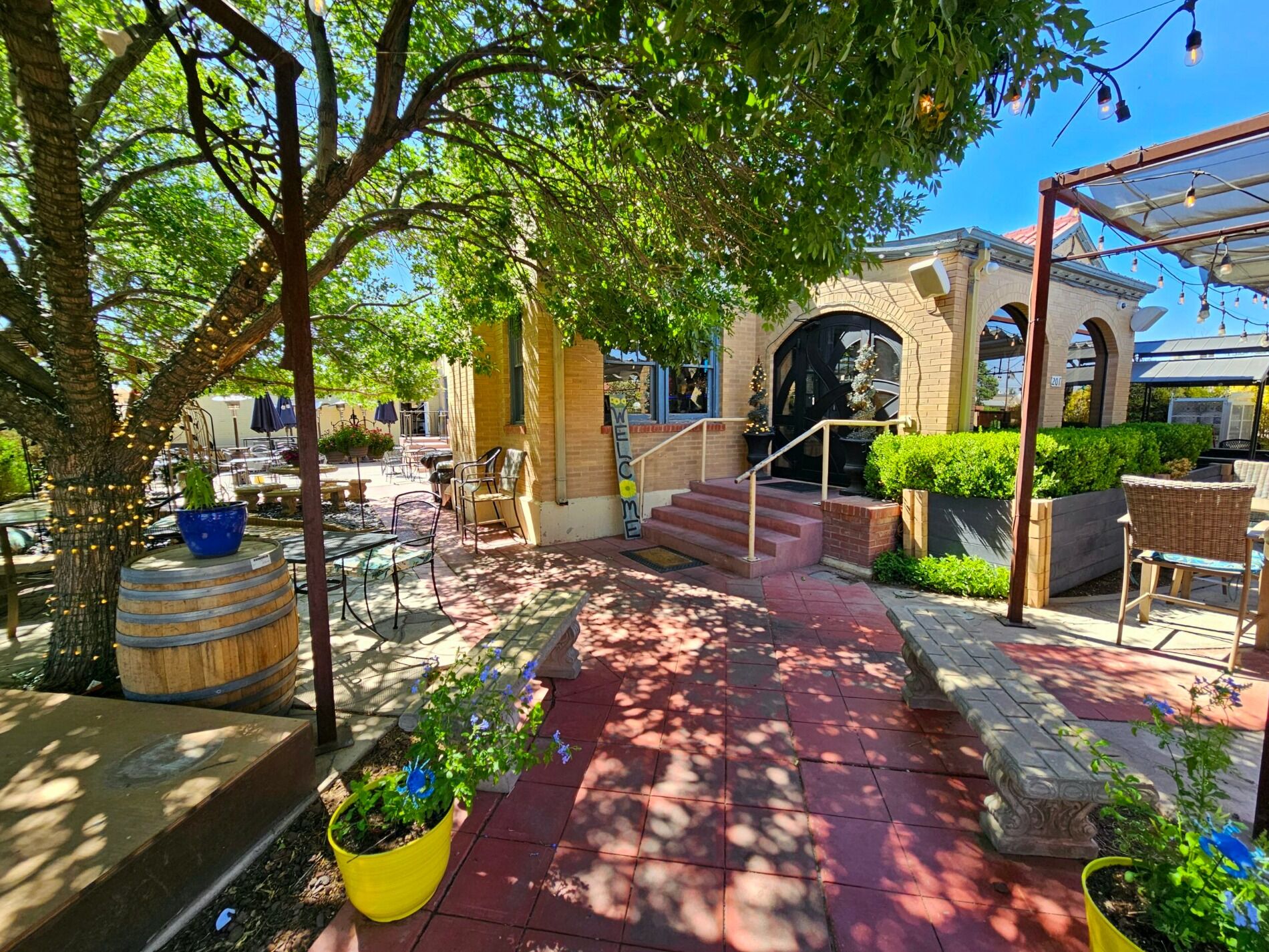 Picture of Yellow Brix Restaurant
