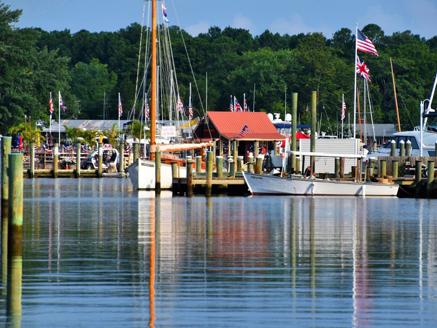 Picture of Foxy's Harbor Grille