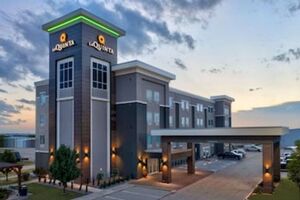Picture of La Quinta Inn & Suites by Wyndham Denton University Drive