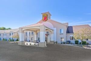Picture of Super 8 by Wyndham Cloverdale