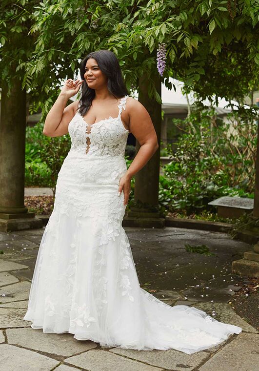 Essense of Australia D3709 plus Fit-and-Flare Wedding Dress - 4