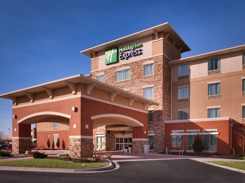Picture of Holiday Inn Express & Suites Overland Park