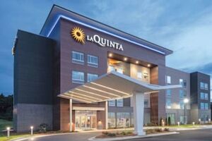 Picture of La Quinta Inn & Suites by Wyndham Opelika Auburn