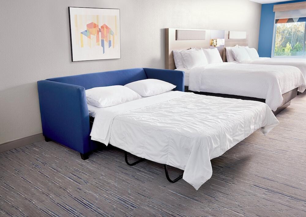 Picture of Holiday Inn Express and Suites Muncie Northwest by IHG