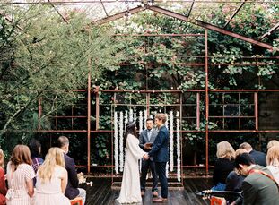 Although Hetta Hansen and Joel Edelblute are originally from Oregon, they dreamed of flying down to Los Angeles with their closest friends and family 