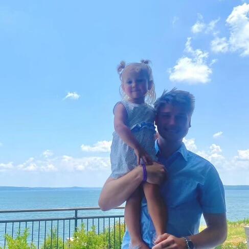 Kinslee Schultz