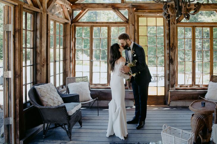 Nikia Rodriguez and Jeff Broadway instantly fell in love with Foxfire Mountain House, located near Nikia’s home region of upstate New York. “Both the 
