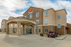 Picture of Comfort Inn & Suites near Bethel College