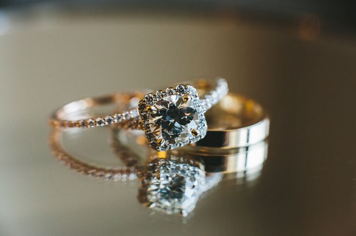 Jordan's wore a diamond engagement ring, and Jacob had a gold wedding band.