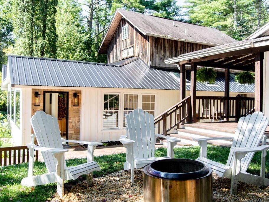Picture of Outpost Inn