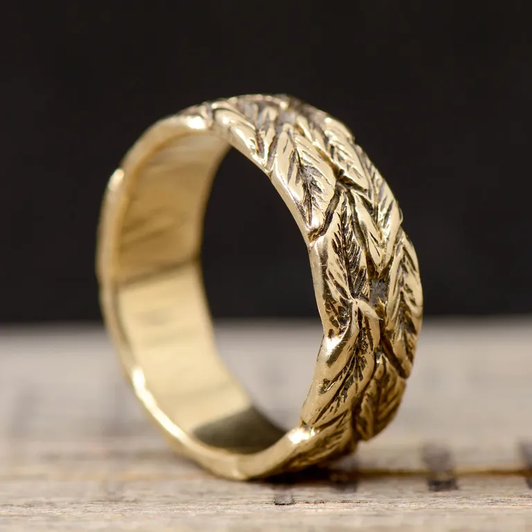 stone ring with engraved leaves in gold