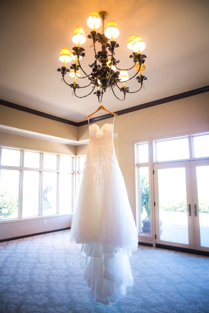 Marisa wore a strapless A-line ivory Pronovias dress with a sweetheart neckline. One of the reasons Marisa loved it was its lightweight feeling.