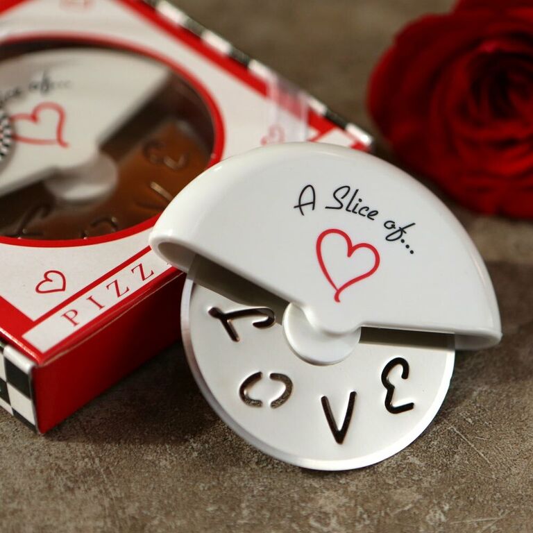 Mini pizza cutter wedding favors