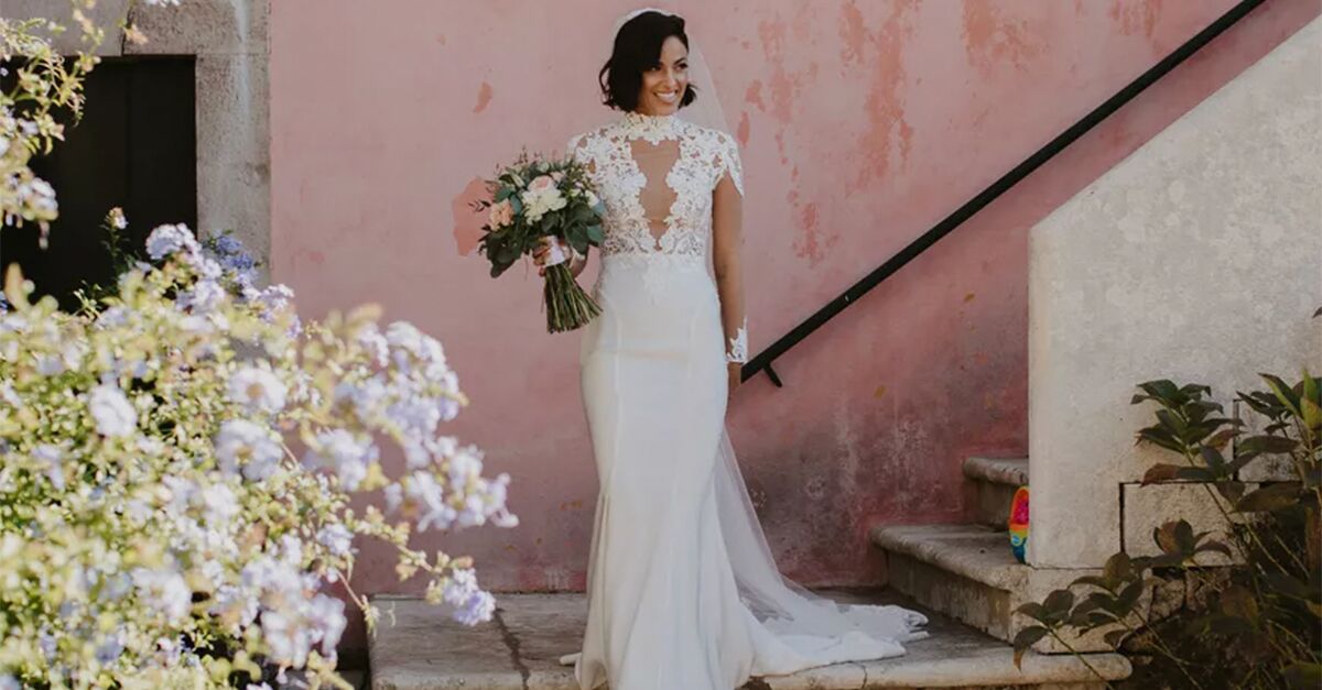 When to Buy Your Wedding Dress: Your Questions Answered