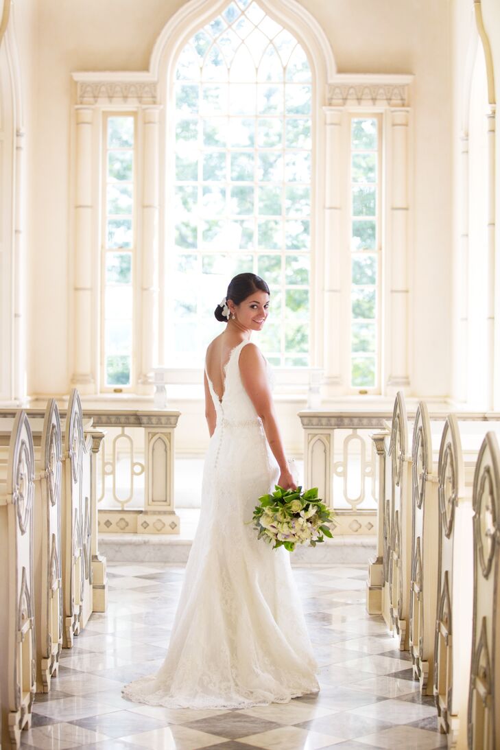 When Bernadette first started dress shopping, she wasn’t sure what she wanted. After a few dress appointments, she finally found her dream dress and had an “aha” moment when she tried on a beautiful lace Monique Lhuillier sheath gown.