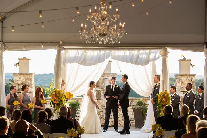 The couple did not have a wedding theme, but instead decided that they only cared about wanting to be surrounded by friends and family on their special day.