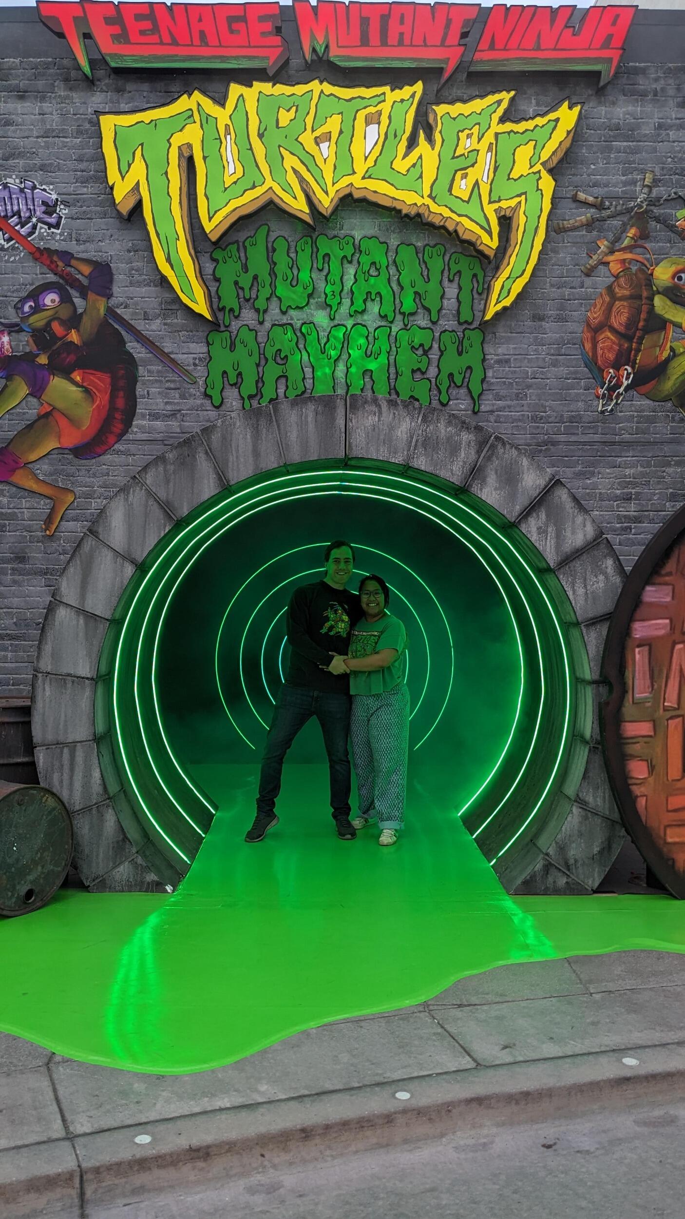 Max and Michelle's first awkard prom photos together - at the TMNT Sewer! 

Những bức ảnh chụp chung đầu tiên đầy ngượng nghịu của Max và Michelle tại buổi dạ hội — ngay tại Cống ngầm TMNT!