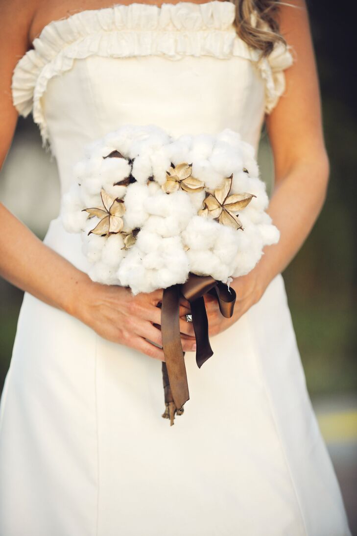 Samantha carried fresh cotton wrapped in ribbon.