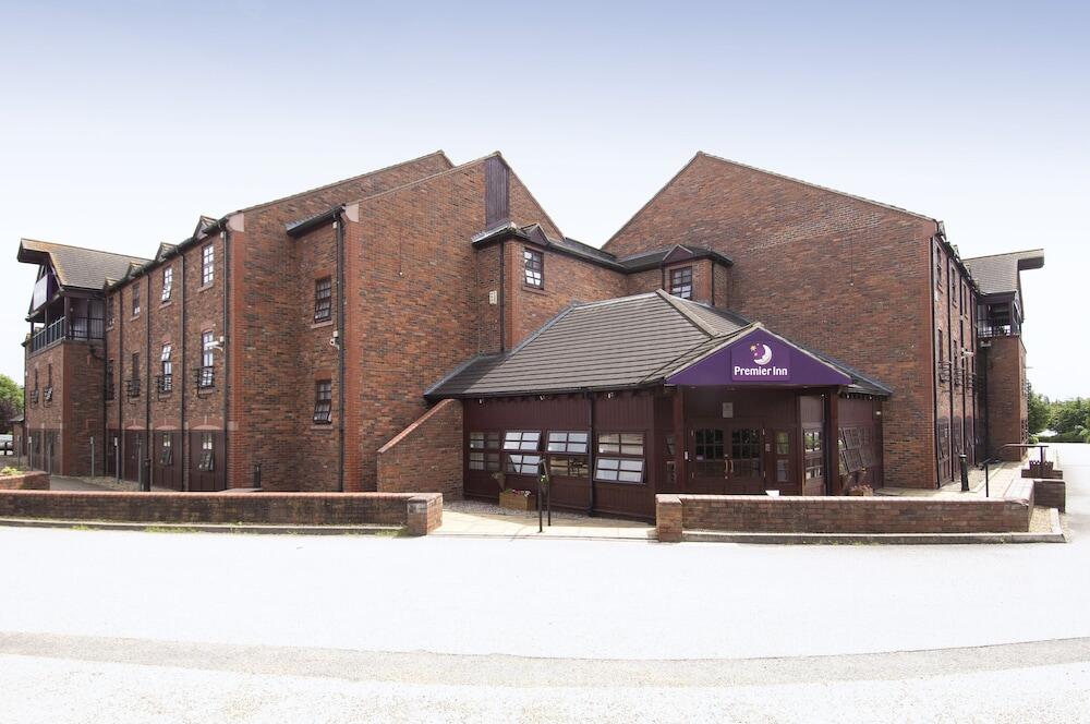 Picture of Premier Inn Milton Keynes Sw - Furzton Lake