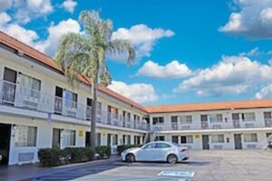 Picture of Hawthorne Plaza Inn