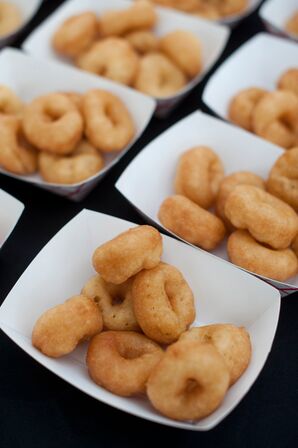 Fresh, Hot Donuts at Arizona Wedding Reception