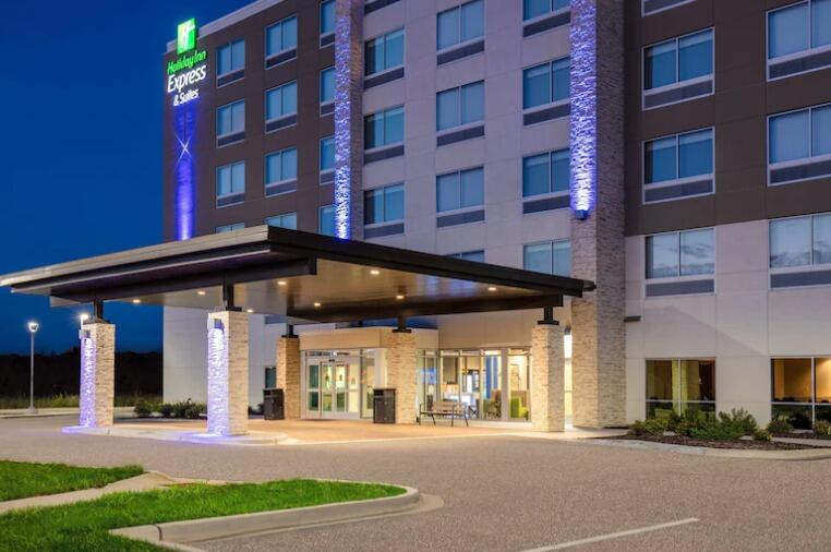 Picture of Holiday Inn Express & Suites Beloit by IHG