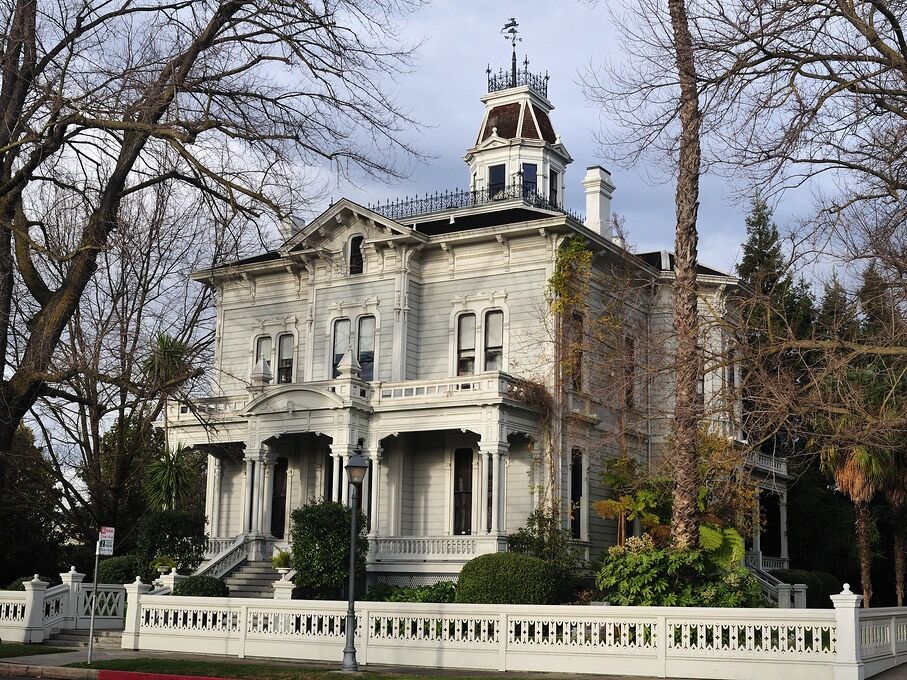 Picture of McHenry Mansion