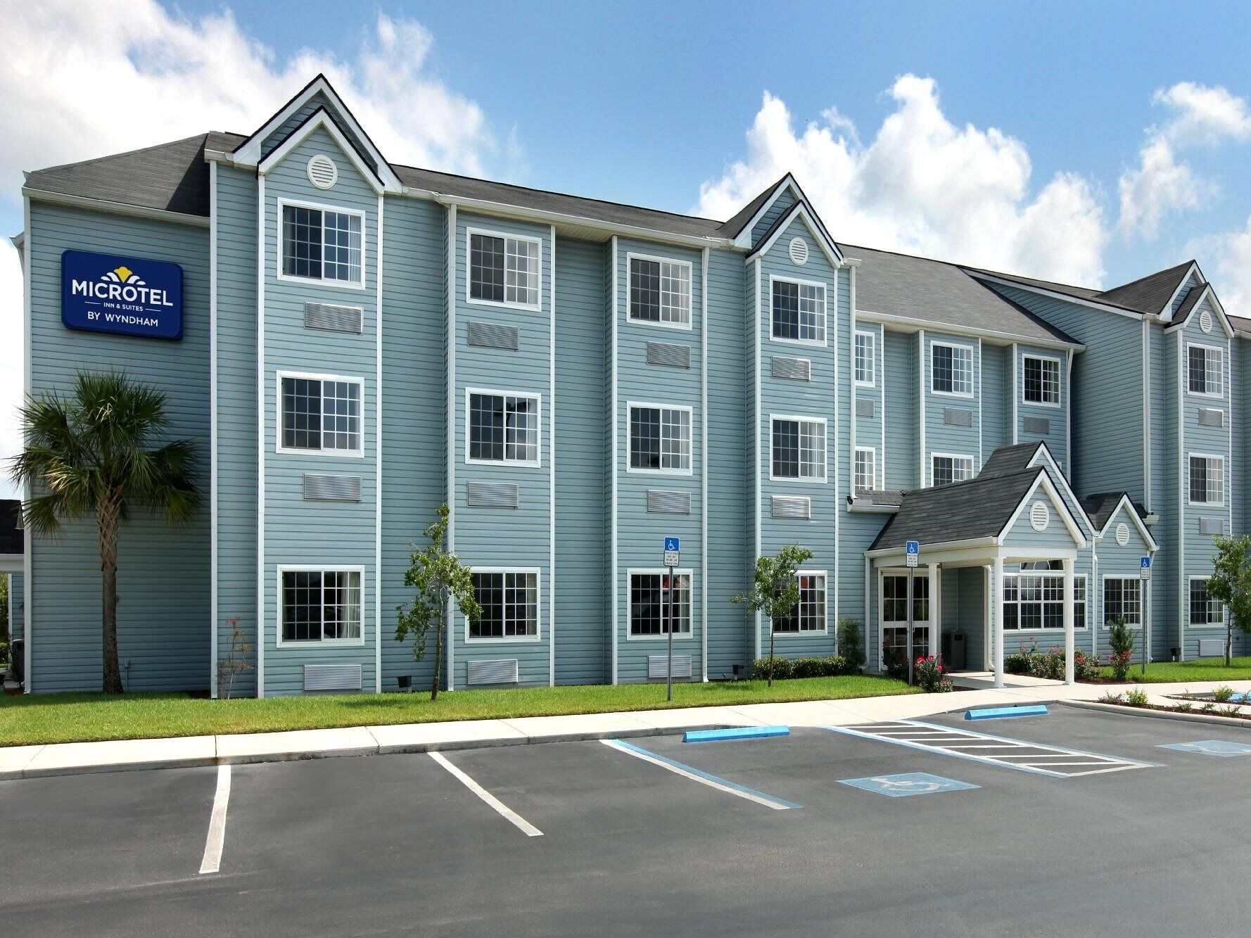Picture of Microtel Inn & Suites by Wyndham Zephyrhills
