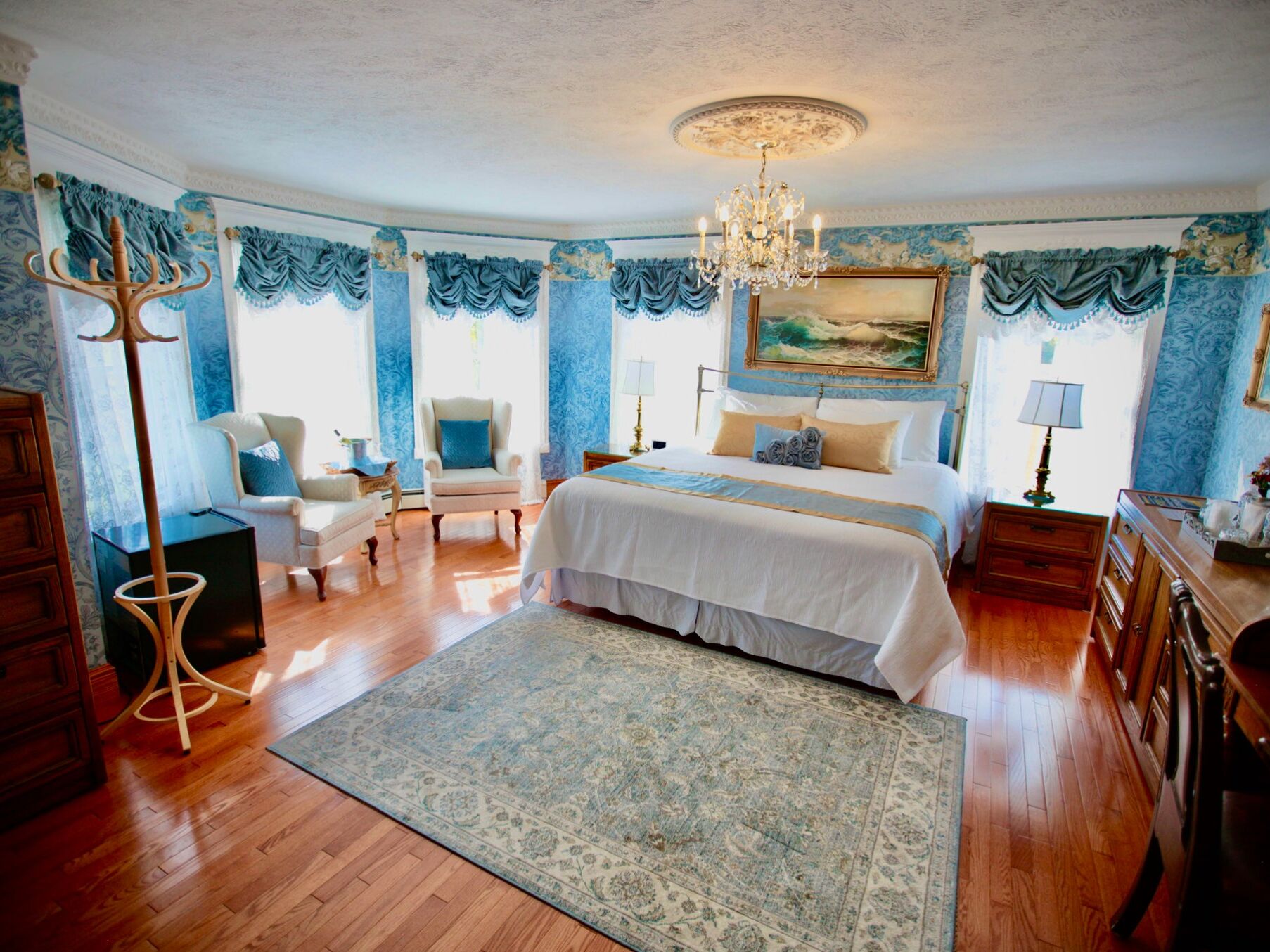 Picture of Twin Peaks Bed and Breakfast