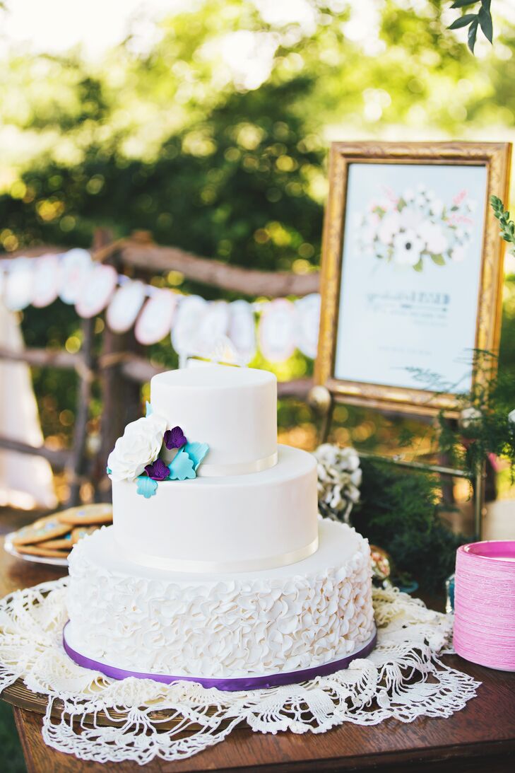 Traditional Ivory Wedding Cake, Cake Flowers