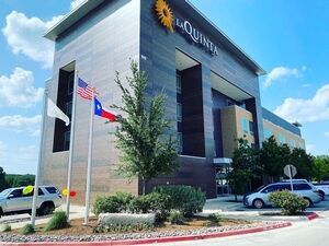 Picture of La Quinta Inn & Suites by Wyndham Lakeway