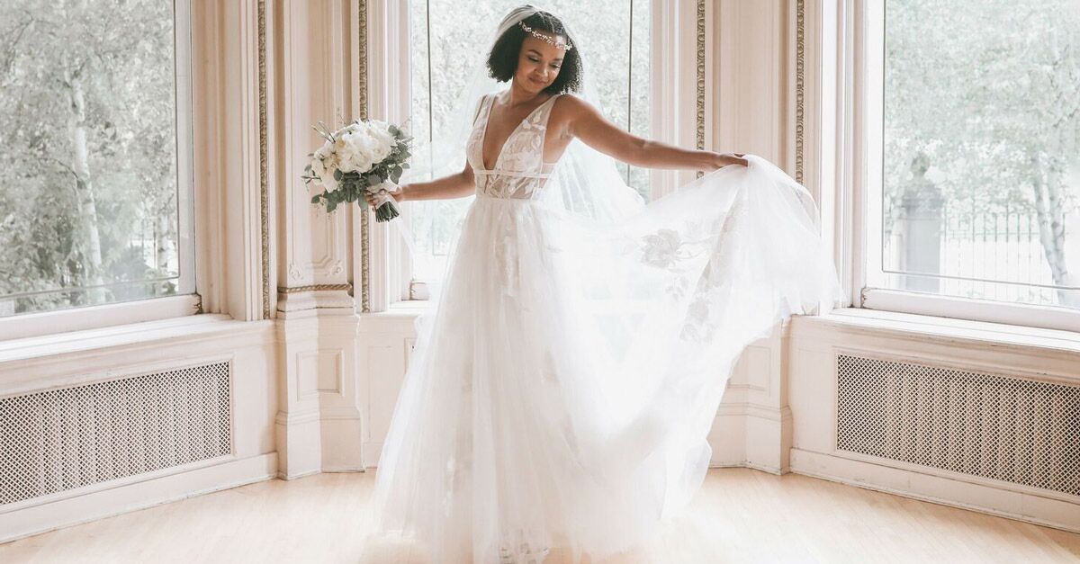 What to Wear Wedding Dress Shopping: Dos & Don'ts Before You Go