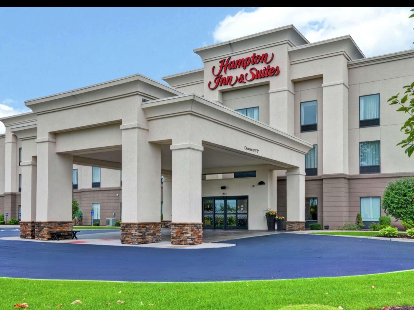Picture of Hampton Inn & Suites New Hartford