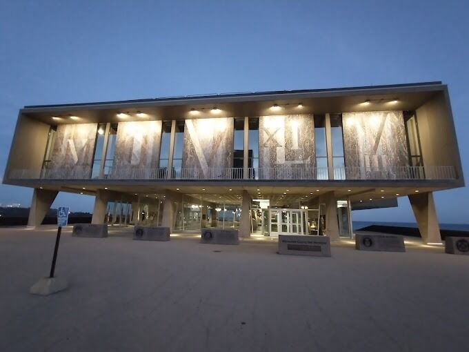 Picture of Milwaukee County War Memorial Center