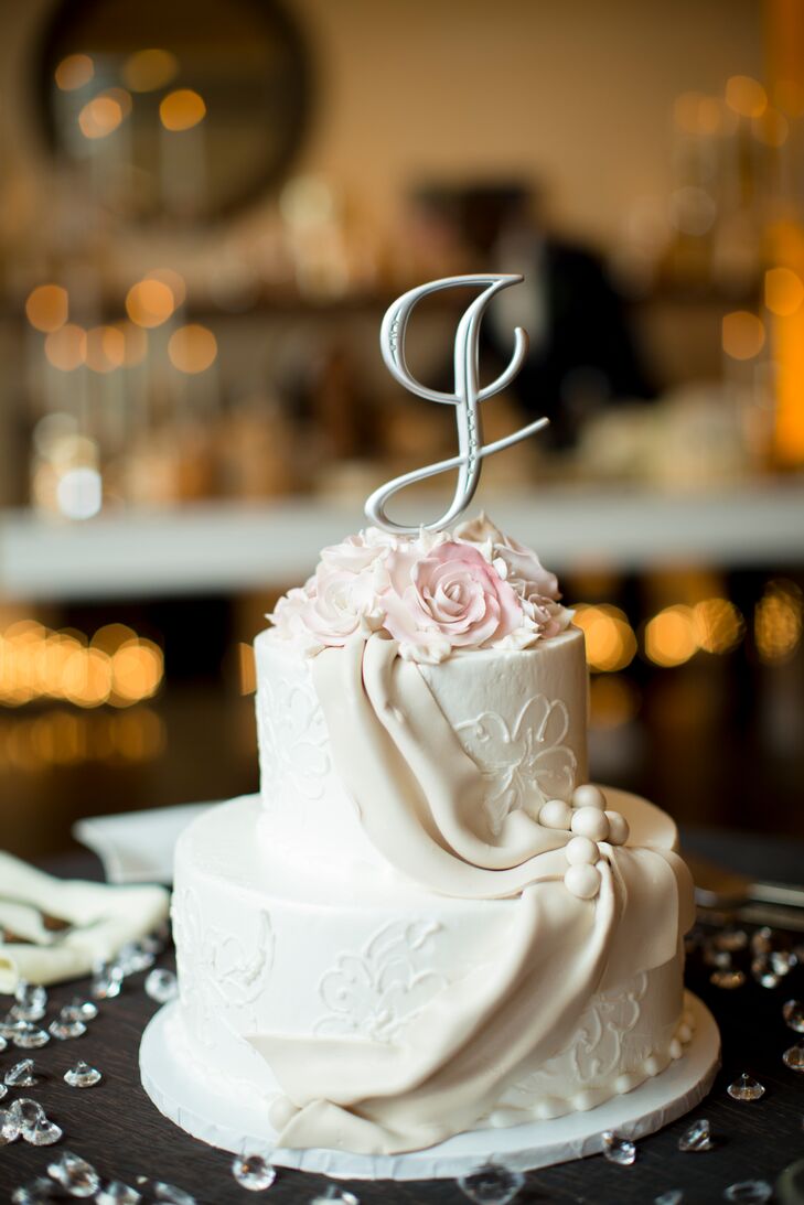 Inspired by the Saphire Estate’s beautifully manicured gardens and natural scenery, Diseanna and Luke chose a romantic secret garden theme for the day. “Luke and I wanted our wedding to have a romantic, dreamy feel without being too over the top,” says Diseanna. The pair chose a color palette of ivory, blush, gold and silver and filled the estate’s elegant ballroom with crystal candelabra’s and mercury glass accents.