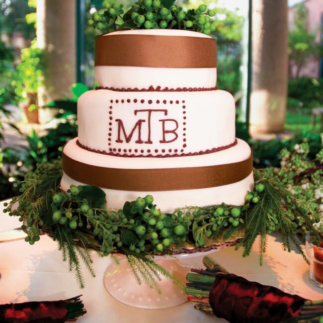 Melissa and Brian cut a small, three-tiered cake covered in ivory fondant and decorated with brown ribbon and polka dots. The cake was mostly for show, however, the real desserts were individual cheesecakes topped off with little flags bearing the couple’s monogram.