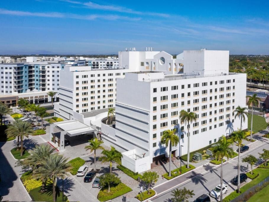 Picture of Sheraton Suites Fort Lauderdale West