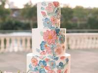 Every Type of Wedding Cake Frosting You Need to Know