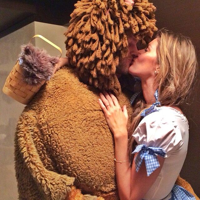 Gisele Bündchen and Tom Brady as Dorothy and The Cowardly Lion