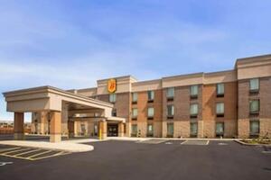 Picture of Super 8 by Wyndham St. Louis North