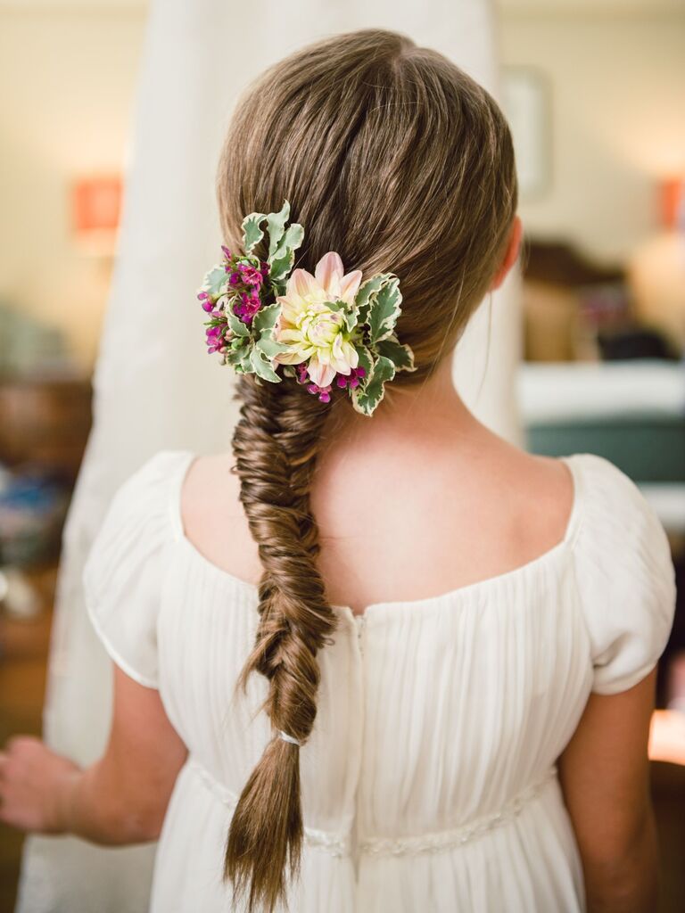 18 Sweet Flower Girl Hairstyles + Hair Accessories She'll Love