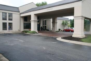 Picture of SureStay Plus Hotel by Best Western Batesville