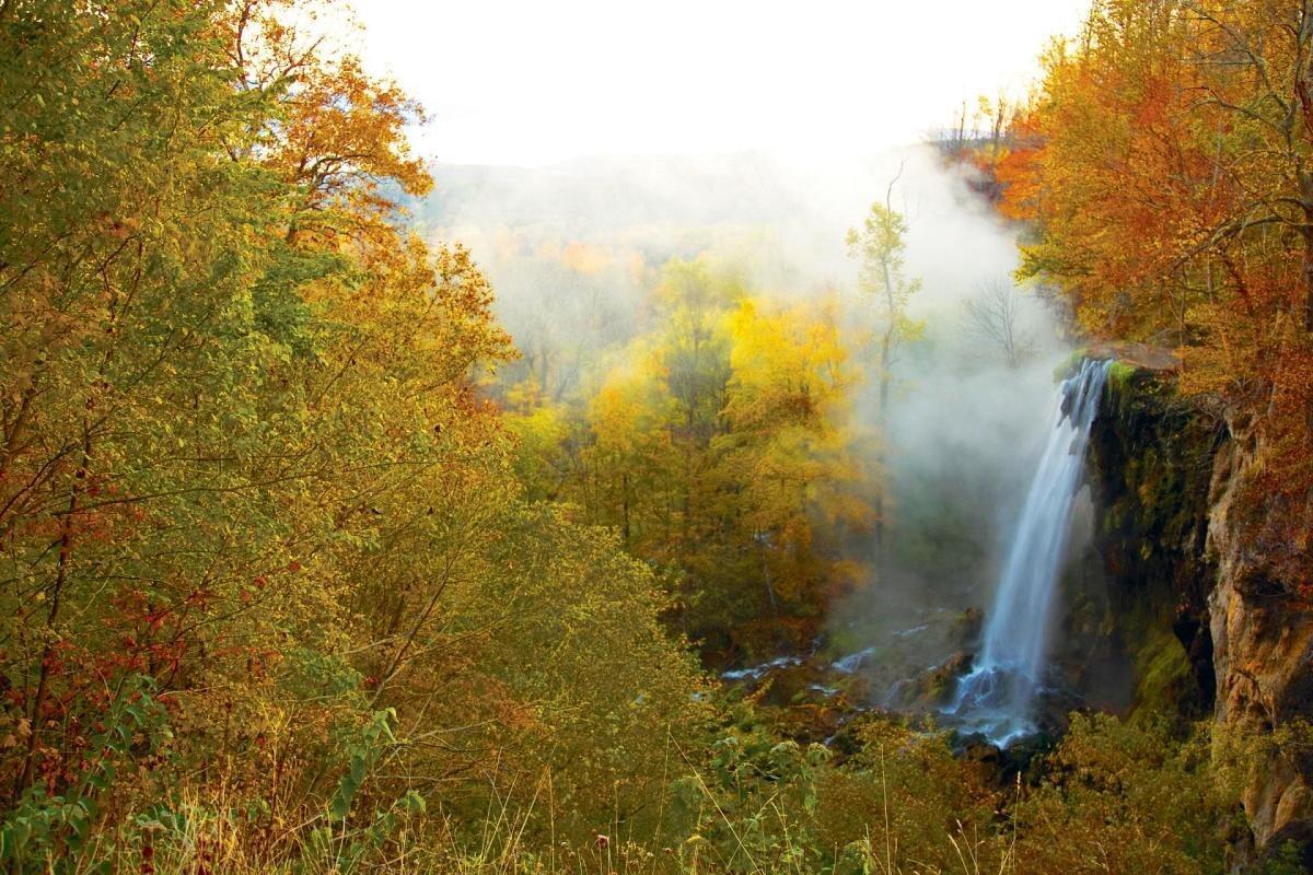 Picture of Falling Springs Falls