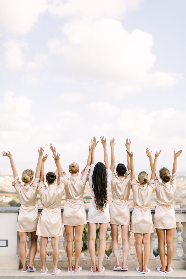 To make her mother, maids of honor and bridesmaids feel special, Silje gave them bottles of champagne with warm, heartfelt notes and Glennewedding bridal robes, which they wore as they prepped for the day’s celebrations. “For my mother, who means the world to me, I also gave a handkerchief with a personalized note for her to use on the wedding day,” Silje says.